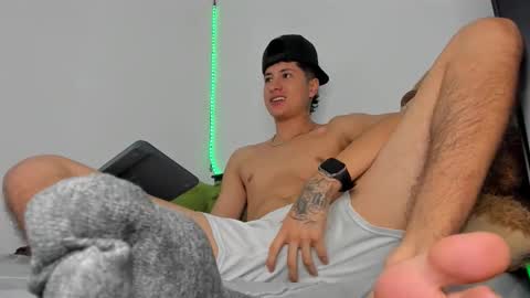 mateo_escobar online show from 12/04/25, 01:09