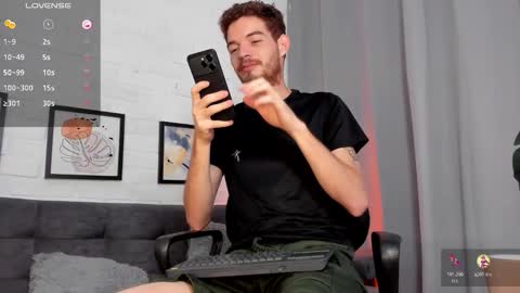 Snapshot of mateo_hunter chatting on 11/04/25, 03:38 MATEO HUNTER online show from 11/04/25, 03:38