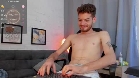 Snapshot of mateo_hunter chatting on 11/15/25, 06:11 MATEO HUNTER online show from 11/15/25, 06:11