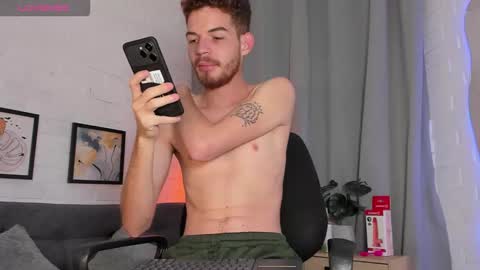 Snapshot of mateo_hunter chatting on 11/18/25, 02:39 MATEO HUNTER online show from 11/18/25, 02:39