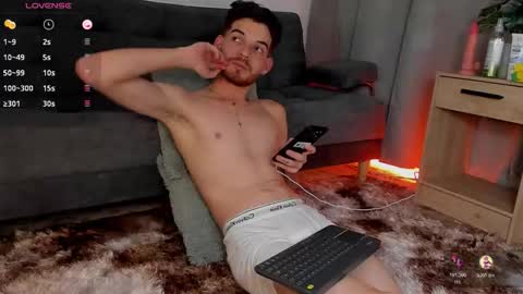 Snapshot of mateo_hunter chatting on 11/21/25, 11:36 MATEO HUNTER online show from 11/21/25, 11:36