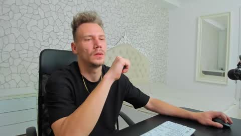 Snapshot of mateobenjamin chatting on 12/11/24, 05:48 MateoBenjamin online show from 12/11/24, 05:48