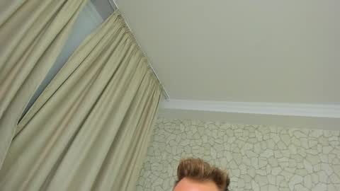 Snapshot of mateobenjamin chatting on 12/13/24, 08:37 MateoBenjamin online show from 12/13/24, 08:37