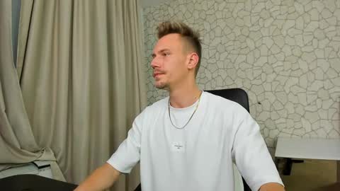 Snapshot of mateobenjamin chatting on 12/14/24, 01:06 MateoBenjamin online show from 12/14/24, 01:06