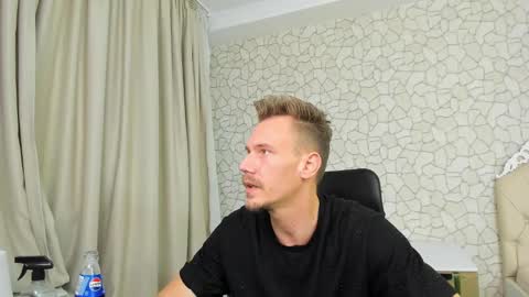 Snapshot of mateobenjamin chatting on 12/19/24, 08:44 MateoBenjamin online show from 12/19/24, 08:44