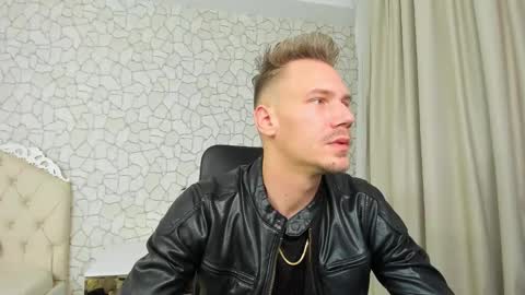 Snapshot of mateobenjamin chatting on 12/21/24, 04:57 MateoBenjamin online show from 12/21/24, 04:57