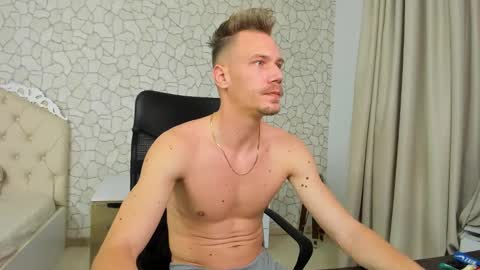 Snapshot of mateobenjamin chatting on 12/22/24, 08:36 MateoBenjamin online show from 12/22/24, 08:36