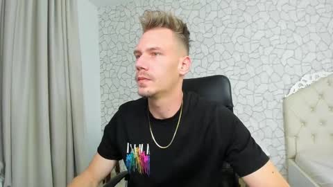 Snapshot of mateobenjamin chatting on 12/22/24, 11:52 MateoBenjamin online show from 12/22/24, 11:52