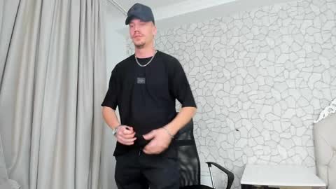 Snapshot of mateobenjamin chatting on 12/27/24, 07:35 MateoBenjamin online show from 12/27/24, 07:35