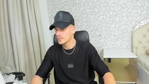 Snapshot of mateobenjamin chatting on 12/27/24, 10:37 MateoBenjamin online show from 12/27/24, 10:37