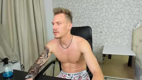 Snapshot of mateobenjamin chatting on 12/29/24, 07:53 MateoBenjamin online show from 12/29/24, 07:53