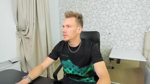 Snapshot of mateobenjamin chatting on 01/04/25, 07:44 MateoBenjamin online show from 01/04/25, 07:44