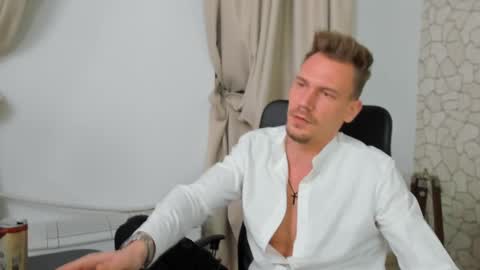 Snapshot of mateobenjamin chatting on 01/04/25, 10:45 MateoBenjamin online show from 01/04/25, 10:45