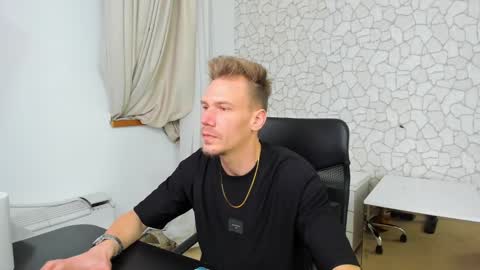 Snapshot of mateobenjamin chatting on 01/06/25, 07:45 MateoBenjamin online show from 01/06/25, 07:45