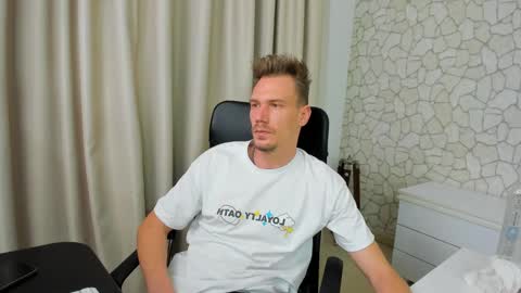 Snapshot of mateobenjamin chatting on 01/09/25, 12:25 MateoBenjamin online show from 01/09/25, 12:25