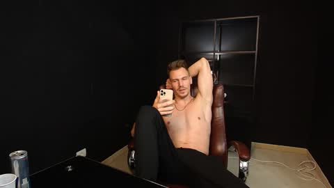 Snapshot of mateobenjamin chatting on 01/14/25, 10:12 MateoBenjamin online show from 01/14/25, 10:12