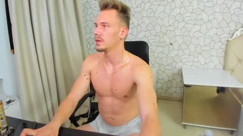 Snapshot of mateobenjamin chatting on 01/23/25, 09:50 MateoBenjamin online show from 01/23/25, 09:50