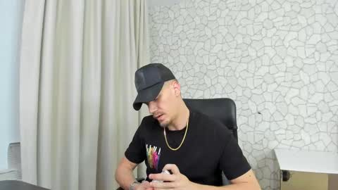 Snapshot of mateobenjamin chatting on 01/24/25, 07:28 MateoBenjamin online show from 01/24/25, 07:28