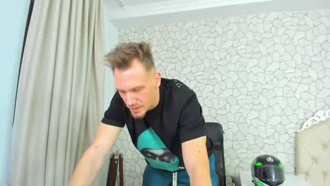 Snapshot of mateobenjamin chatting on 02/05/25, 10:55 MateoBenjamin online show from 02/05/25, 10:55