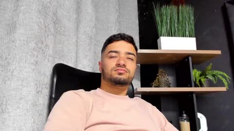 Snapshot of mathews_colton1 chatting on 12/06/24, 11:44 Mathews online show from 12/06/24, 11:44