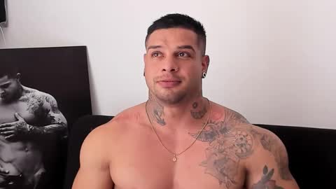 Snapshot of mathews_roses chatting on 09/17/25, 04:52 Marck Mathews online show from 09/17/25, 04:52