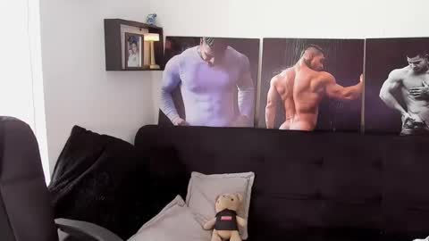 Snapshot of mathews_roses chatting on 11/21/25, 12:04 Marck Mathews online show from 11/21/25, 12:04