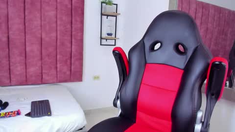 Snapshot of mathias_cocks chatting on 01/17/25, 12:31 mathias cocks online show from 01/17/25, 12:31