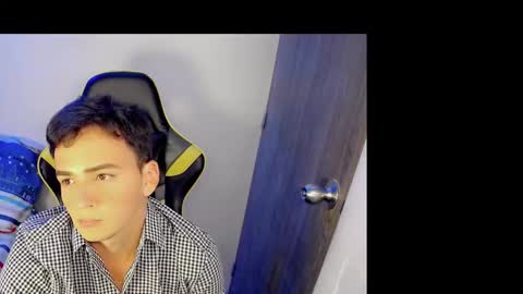 Snapshot of mathiass_twinkk_ chatting on 03/21/26, 03:33 MATHIAS online show from 03/21/26, 03:33