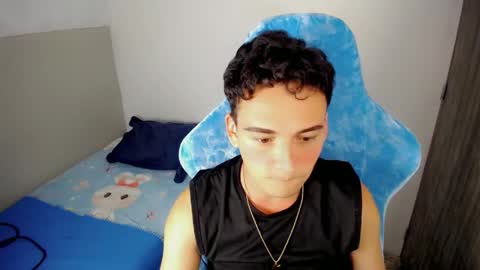 Snapshot of mathiass_twinkk_ chatting on 03/29/26, 12:43 MATHIAS online show from 03/29/26, 12:43