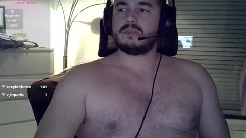 Snapshot of mathou34 chatting on 12/17/24, 09:49 Mathou online show from 12/17/24, 09:49