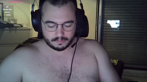 Snapshot of mathou34 chatting on 12/19/24, 06:34 Mathou online show from 12/19/24, 06:34