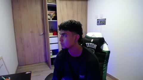 Snapshot of matias_bianco01 chatting on 09/24/25, 04:49 matias online show from 09/24/25, 04:49