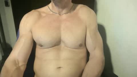 Snapshot of matiasmartin2030 chatting on 03/18/26, 01:09 MatiasMatureMuscle online show from 03/18/26, 01:09