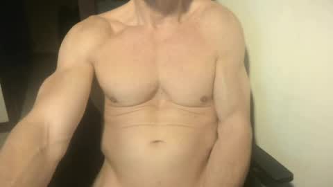 Snapshot of matiasmartin2030 chatting on 06/29/26, 02:07 MatiasMatureMuscle online show from 06/29/26, 02:07
