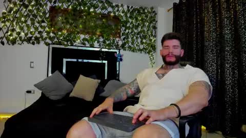 Snapshot of matius_foxtter chatting on 10/25/25, 02:30 matius foxter online show from 10/25/25, 02:30