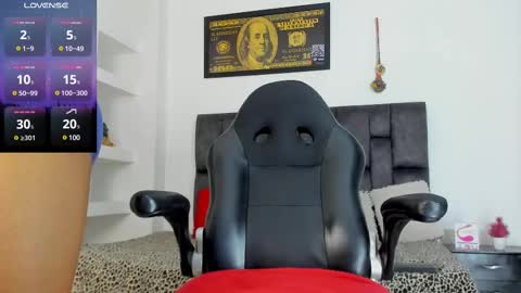 Snapshot of matt_rodriguez92 chatting on 02/16/25, 08:00 matt rodriguez92 online show from 02/16/25, 08:00