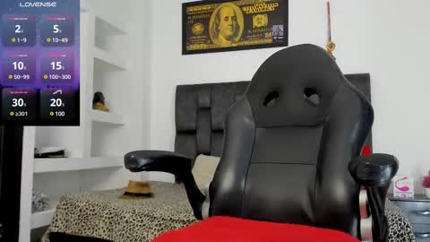 Snapshot of matt_rodriguez92 chatting on 02/17/25, 04:15 matt rodriguez92 online show from 02/17/25, 04:15