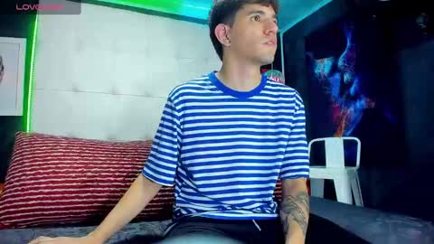 Snapshot of matteo12_ chatting on 09/17/25, 04:25 ---Matteo--- online show from 09/17/25, 04:25