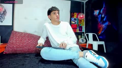 Snapshot of matteo12_ chatting on 09/19/25, 04:47 ---Matteo--- online show from 09/19/25, 04:47