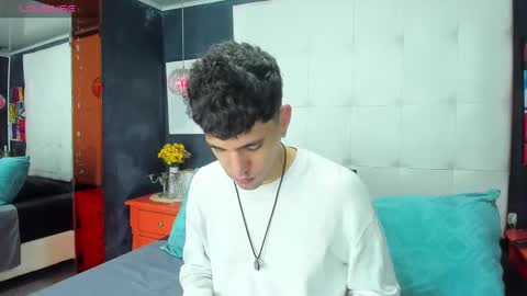 Snapshot of matteo12_ chatting on 10/04/25, 04:32 ---Matteo--- online show from 10/04/25, 04:32