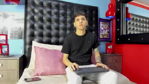 Snapshot of matteo12_ chatting on 10/05/25, 04:00 ---Matteo--- online show from 10/05/25, 04:00