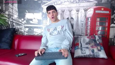 Snapshot of matteo12_ chatting on 10/11/25, 04:44 ---Matteo--- online show from 10/11/25, 04:44