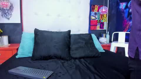 Snapshot of matteo12_ chatting on 10/21/25, 04:13 ---Matteo--- online show from 10/21/25, 04:13