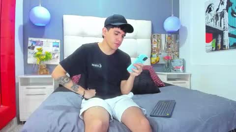 Snapshot of matteo12_ chatting on 10/26/25, 05:02 ---Matteo--- online show from 10/26/25, 05:02