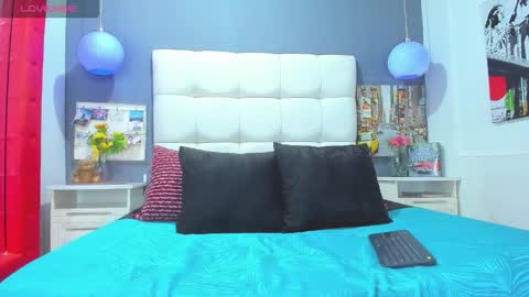 Snapshot of matteo12_ chatting on 10/31/25, 03:40 ---Matteo--- online show from 10/31/25, 03:40