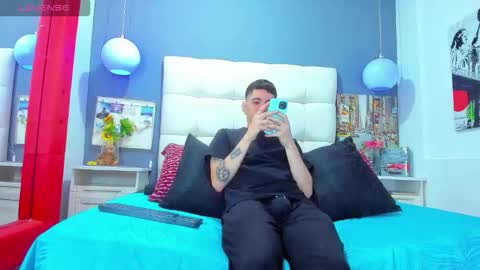 Snapshot of matteo12_ chatting on 11/05/25, 04:01 ---Matteo--- online show from 11/05/25, 04:01