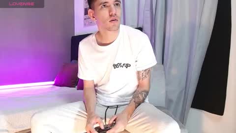 Snapshot of matteo12_ chatting on 11/10/25, 07:29 ---Matteo--- online show from 11/10/25, 07:29