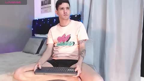 Snapshot of matteo12_ chatting on 11/17/25, 02:39 ---Matteo--- online show from 11/17/25, 02:39