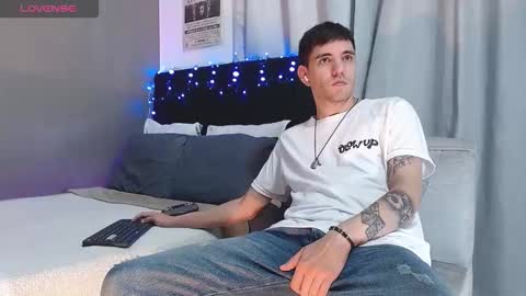 Snapshot of matteo12_ chatting on 11/20/25, 04:45 ---Matteo--- online show from 11/20/25, 04:45