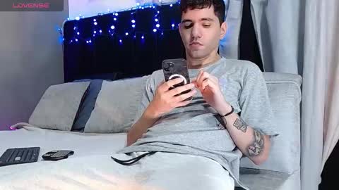 Snapshot of matteo12_ chatting on 11/29/25, 06:27 ---Matteo--- online show from 11/29/25, 06:27